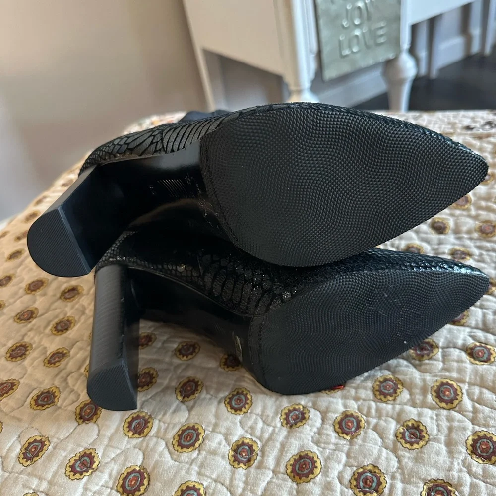 PAIGE Kingston Black Leather Snake Print Heeled Ankle Boots Size 8.5 - Picture 5 of 7